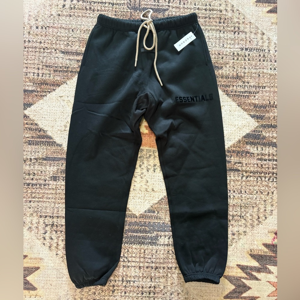 Essentials Fear Of God Men’s NWT Classic Black Sweatpant size Small